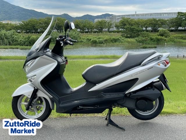 即決あり！ バーグマン200 ピカピカ 超美車 大型リアボックス付き