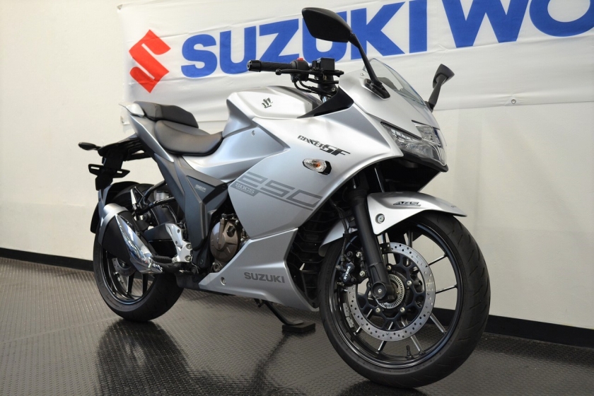 Gixxer ジクサーsf250 スズキ Suzuki ジクサーsf250 スズキワールド認定中古車 年モデル フルノーマル Zuttoride Market ずっとライドマーケット